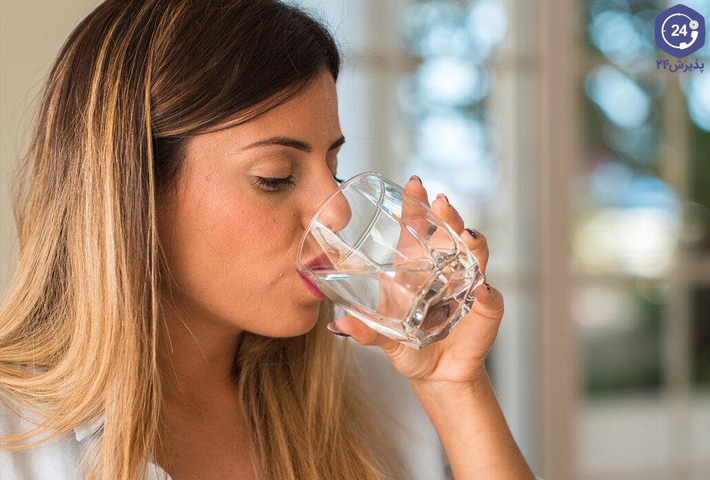 مصرف آب باعث کاهش سردرد می‌شود